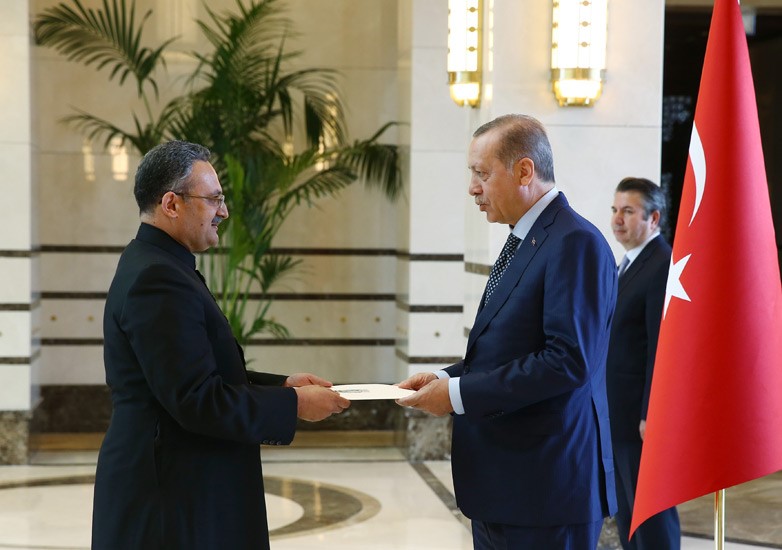 Ambassador M. Syrus Sajjad Qazi presents Credentials to President Erdoğan