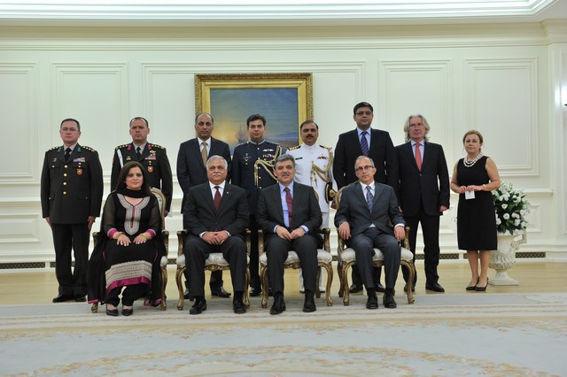 Ambassador Shaukat Presents Credentials to Turkish President Gül